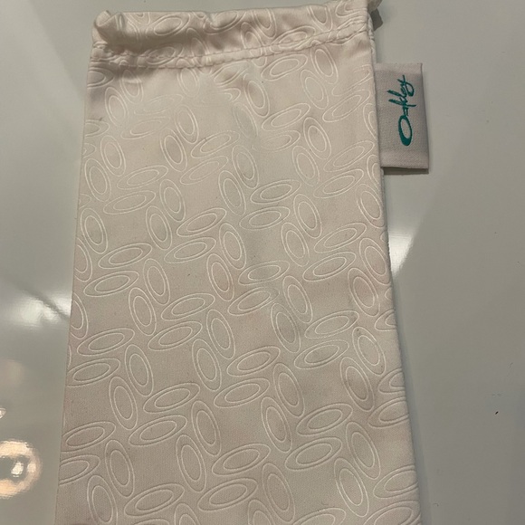 Oakley Women’s Breathless Sunglasses - Picture 4 of 5